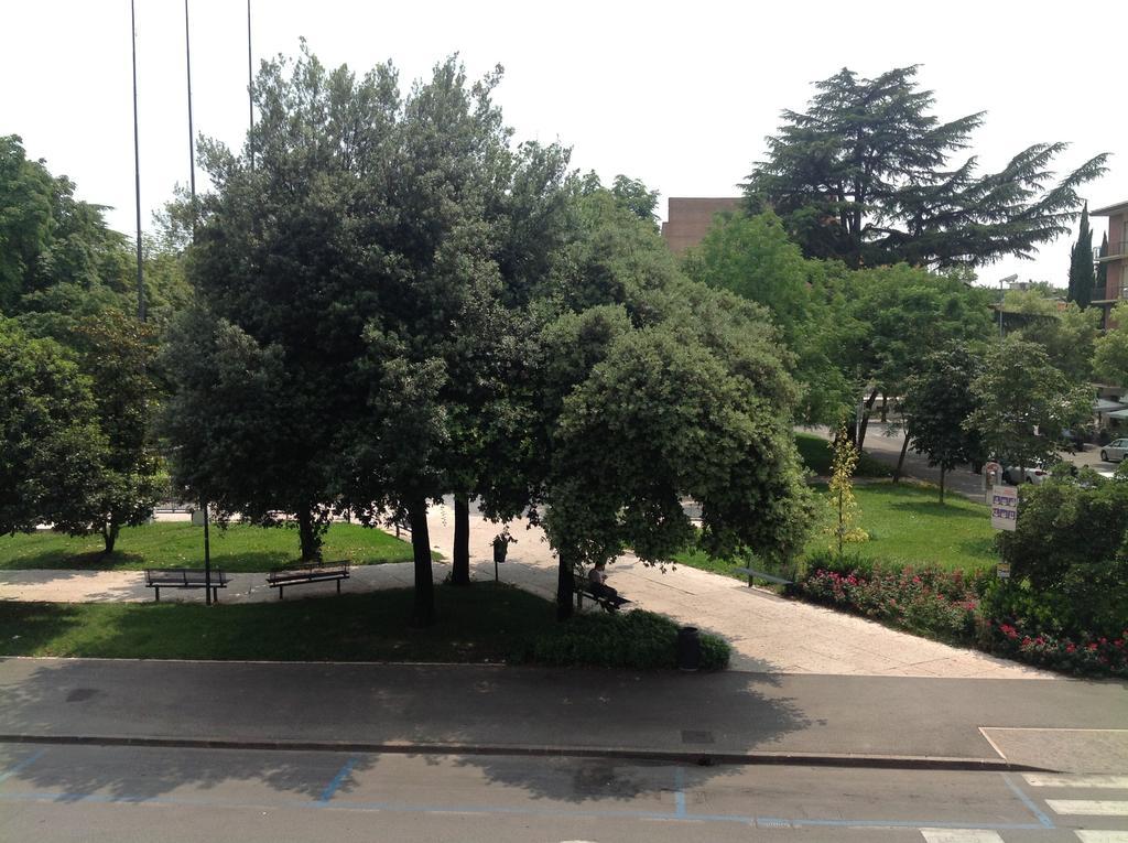 Ai Giardini Rooms -Vicino Ospedale Borgo Trento E Centro Storico فيرونا المظهر الخارجي الصورة